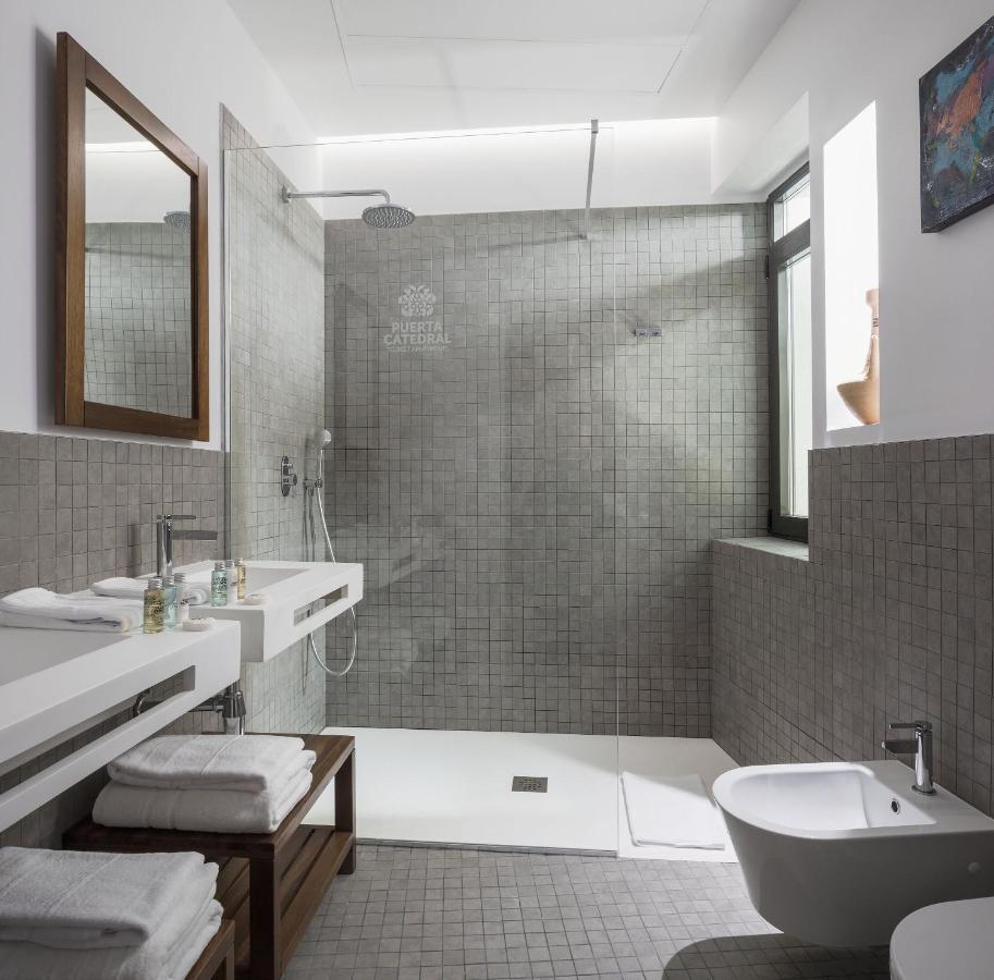 Puerta Catedral Holiday Suites Seville Ngoại thất bức ảnh