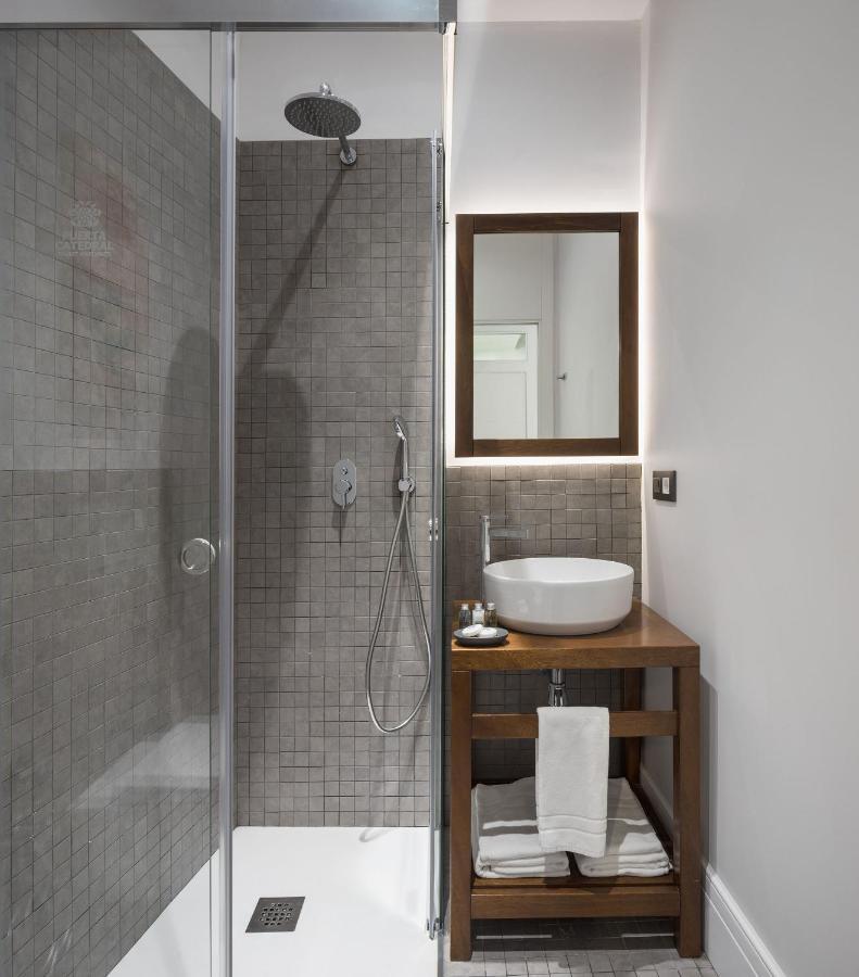Puerta Catedral Holiday Suites Seville Ngoại thất bức ảnh