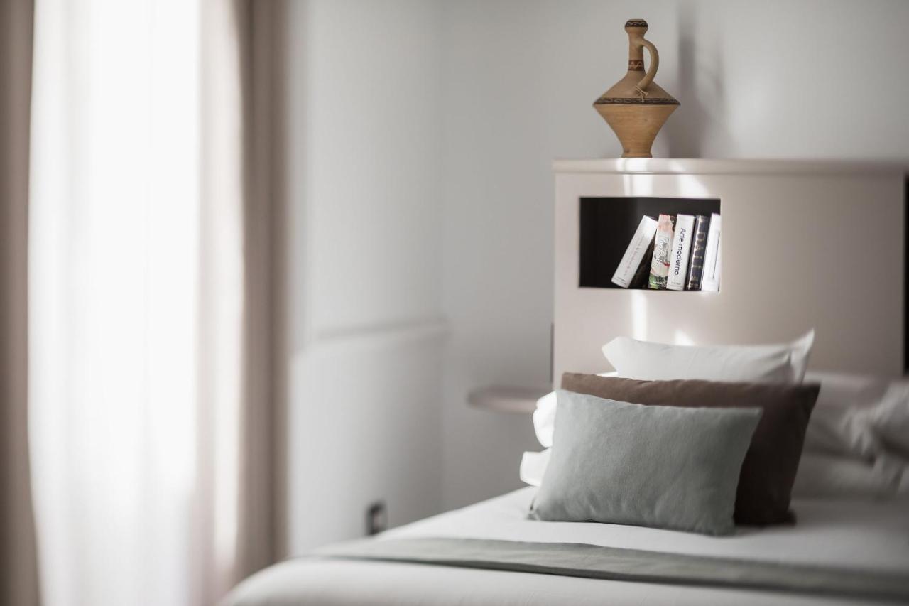 Puerta Catedral Holiday Suites Seville Ngoại thất bức ảnh