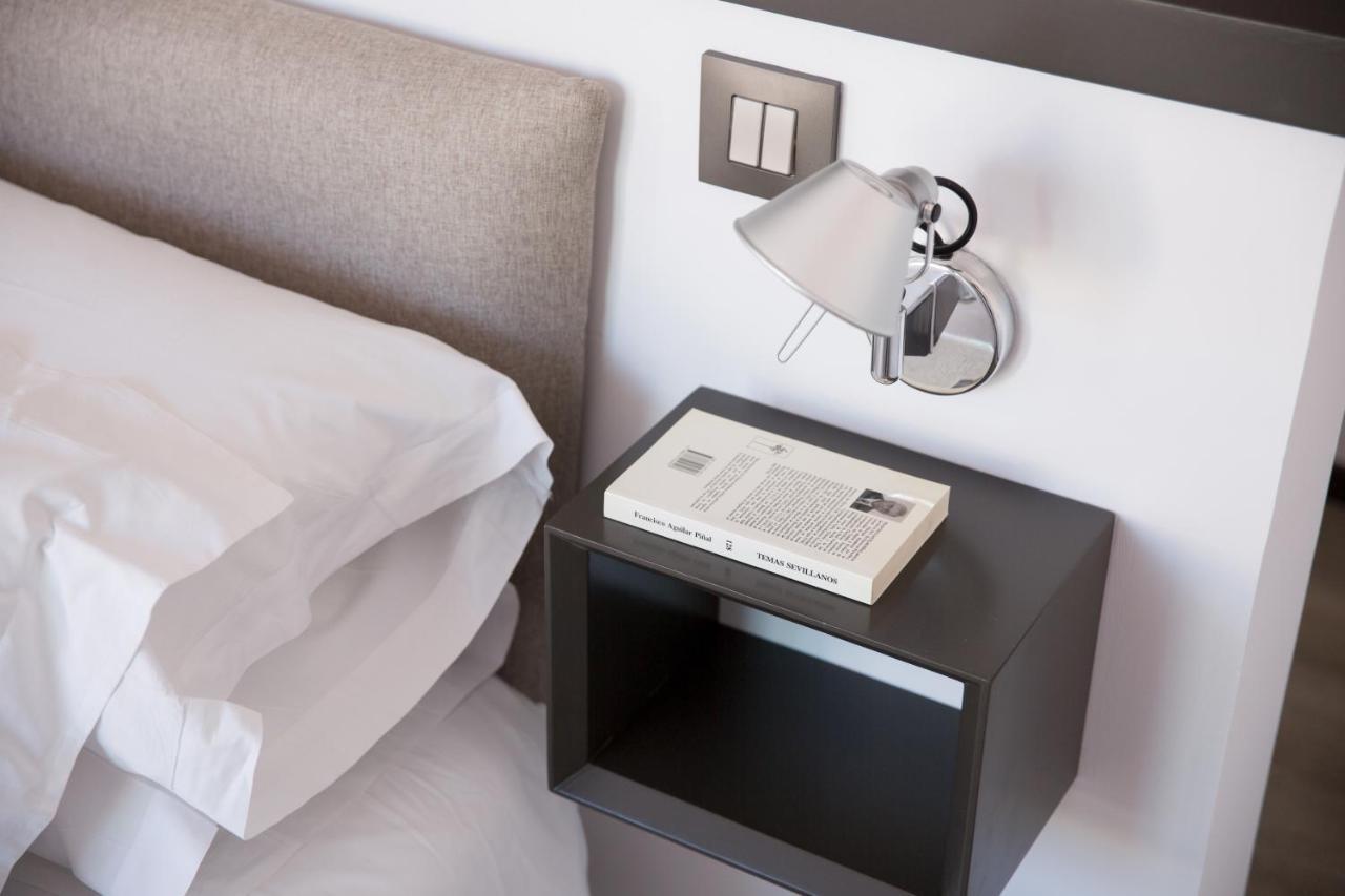 Puerta Catedral Holiday Suites Seville Ngoại thất bức ảnh
